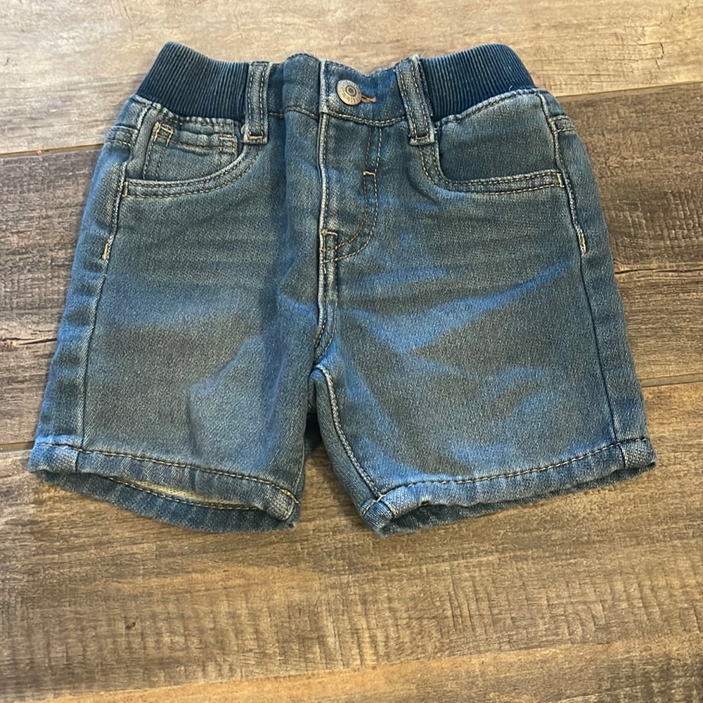 Levi elastic band jean shorts